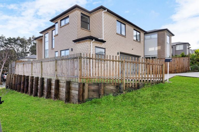Photo of property in 11 Evelina Lane, Flat Bush, Auckland, 2019