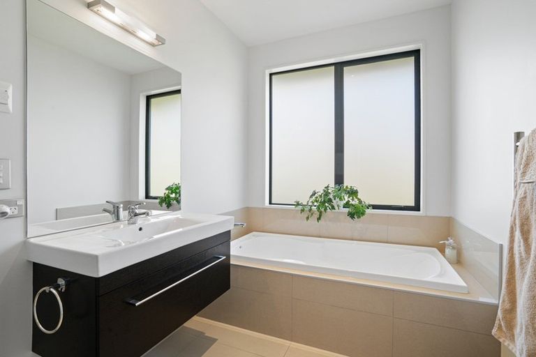 Photo of property in 42a&b Kelliher Drive, Wanaka, 9305