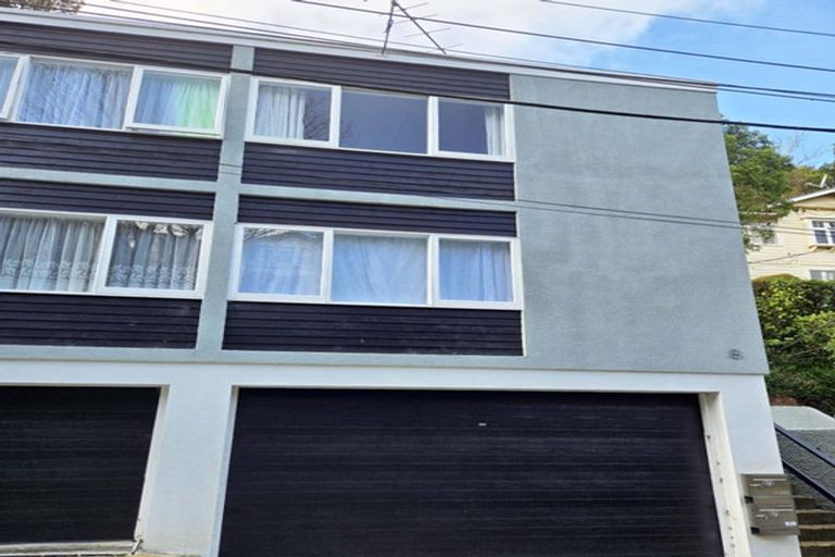 Photo of property in 4/8 Governor Road, Northland, Wellington, 6012
