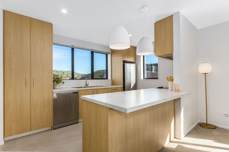 Photo of property in 2 Tiratu Rise, Whitby, 5024