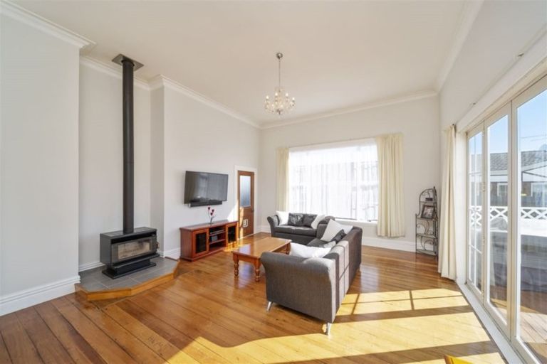 Photo of property in 24 Victoria Street, Hawera, 4610