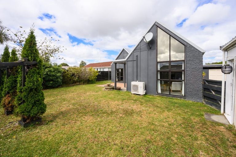 Photo of property in 9 Palliser Place, Milson, Palmerston North, 4414
