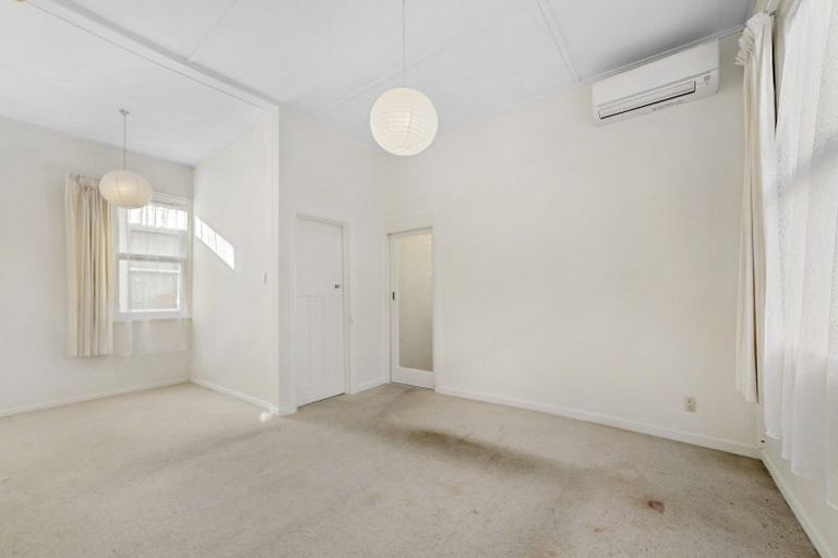 Photo of property in 123 Onepu Road, Lyall Bay, Wellington, 6022