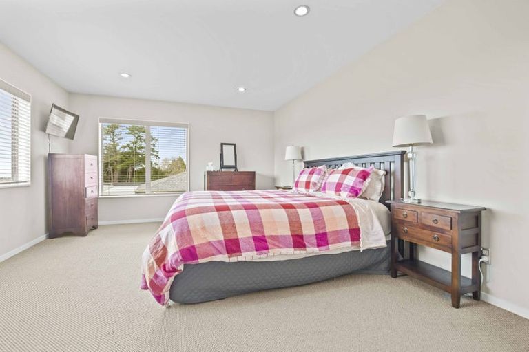 Photo of property in 114 Fairview Avenue, Fairview Heights, Auckland, 0632