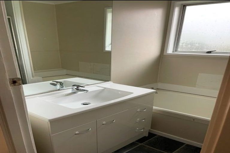 Photo of property in 20 Ewbank Place, Manurewa, Auckland, 2102