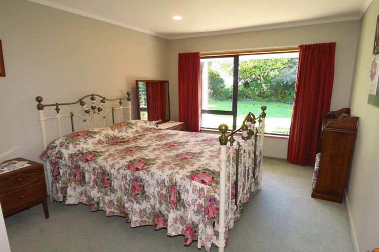 Photo of property in 19 Kew Road, Westport, 7825