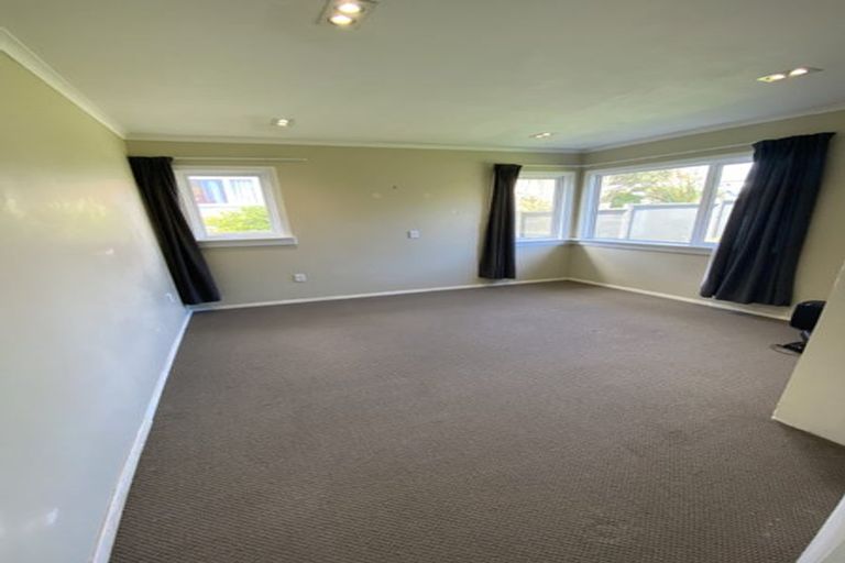 Photo of property in 21 Mexted Terrace, Tawa, Wellington, 5028