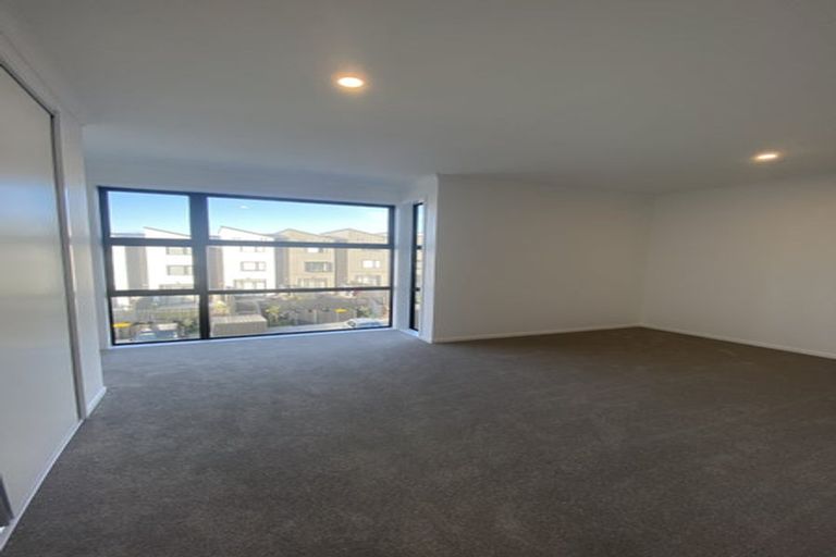 Photo of property in 28 Raranga Lane, Hobsonville, Auckland, 0616
