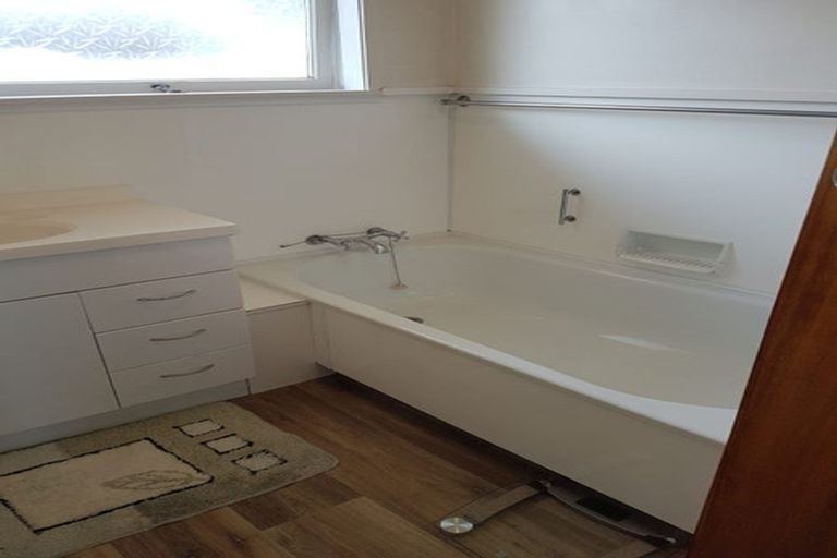 Photo of property in 13 Mccall Place, Opaheke, Papakura, 2113