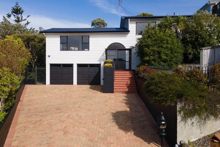 Photo of property in 8 Hillview Crescent, Paparangi, Wellington, 6037