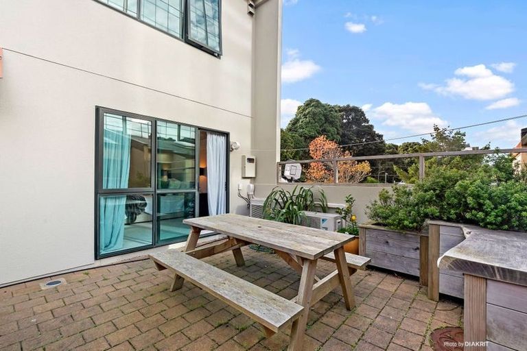 Photo of property in 83m Hill Street, Thorndon, Wellington, 6011