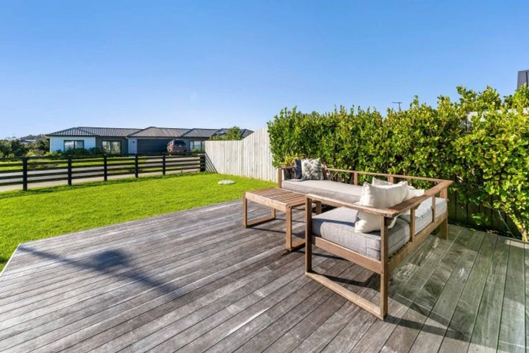 Photo of property in 11 Wheriko Avenue, Glenbrook, Waiuku, 2681