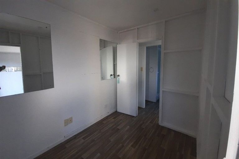 Photo of property in 5 Luxor Place, Massey, Auckland, 0614