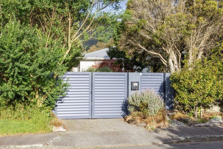 Photo of property in 144 Tilley Road, Paekakariki, 5034