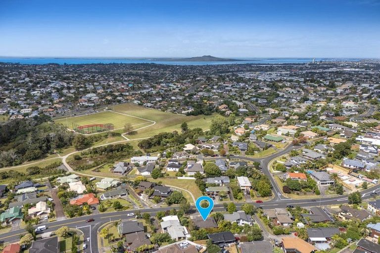 Photo of property in 32 Unsworth Drive, Unsworth Heights, Auckland, 0632