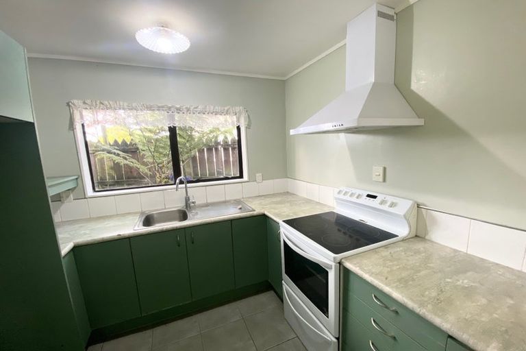 Photo of property in 2/138 Sunset Road, Unsworth Heights, Auckland, 0632