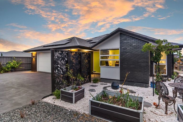 Photo of property in 14 Deans Place, Amberley, 7410