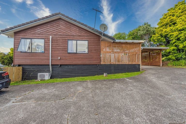 Photo of property in 2/109 Don Buck Road, Massey, Auckland, 0614