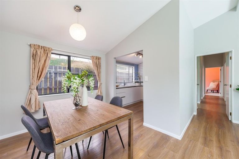 Photo of property in 2/11 Brookfield Road, Te Atatu Peninsula, Auckland, 0610