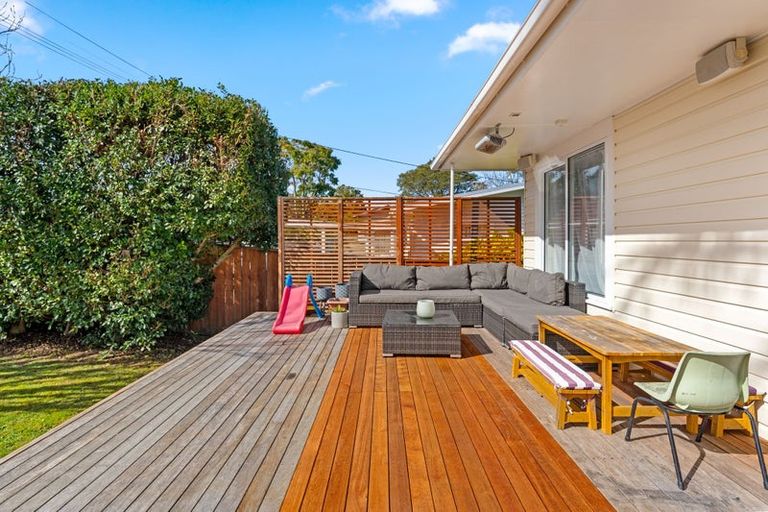 Photo of property in 1/296 Wairau Road, Glenfield, Auckland, 0629