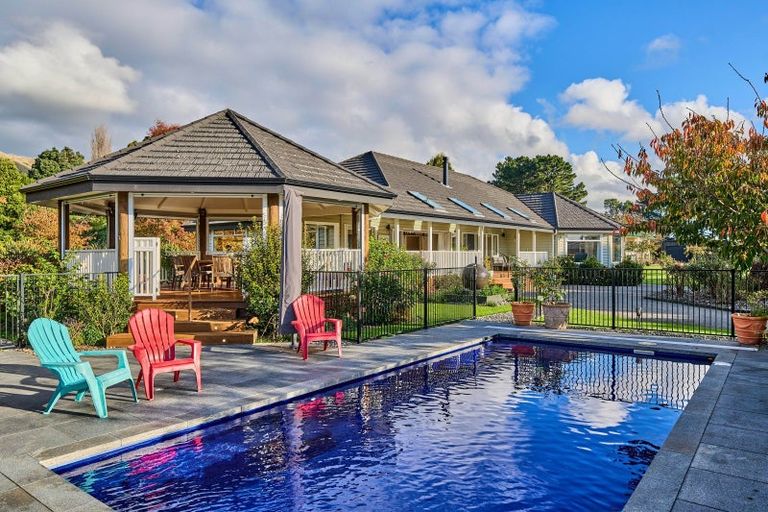 Photo of property in 140 School Road, Te Horo, Otaki, 5582