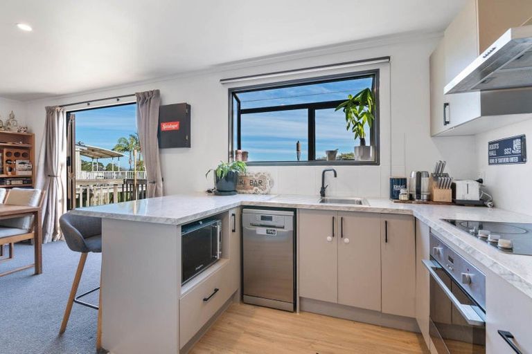 Photo of property in 183 Wade River Road, Wade Heads, Whangaparaoa, 0932