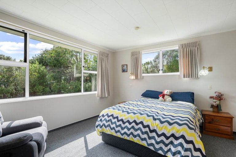 Photo of property in 18 Leybourne Avenue, Waikanae, 5036