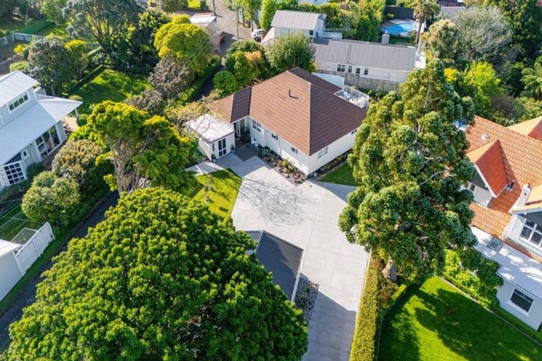 Photo of property in 16 Glen Almond Street, New Plymouth, 4310