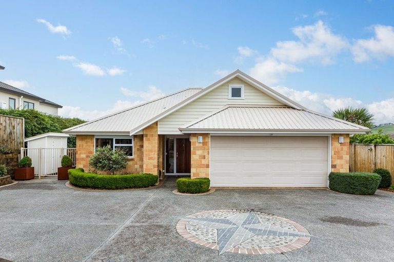 Photo of property in 80 Te Puia Drive, Aotea, Porirua, 5024