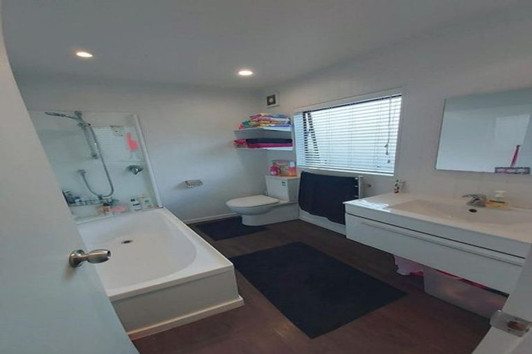 Photo of property in 9/58 Manuroa Road, Takanini, 2112