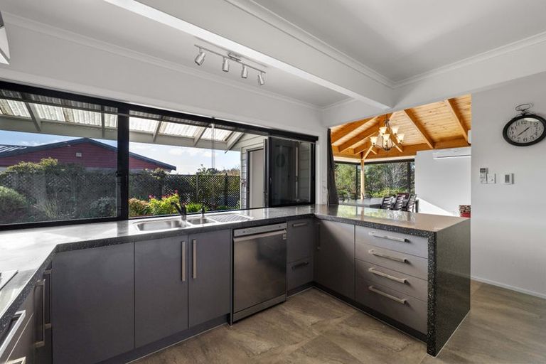 Photo of property in 64 Karina Road, Merrilands, New Plymouth, 4312