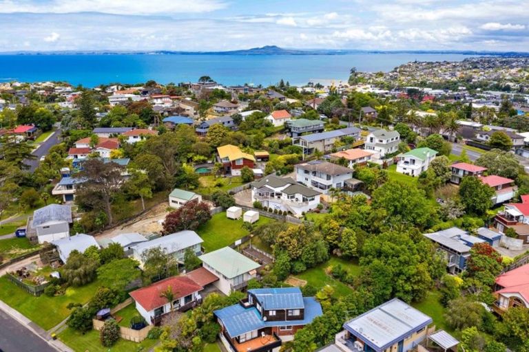 Photo of property in 1/18 Holt Avenue, Torbay, Auckland, 0630