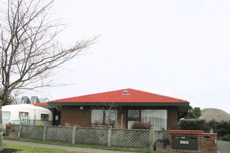 Photo of property in 2/100 Avondale Road, Taradale, Napier, 4112