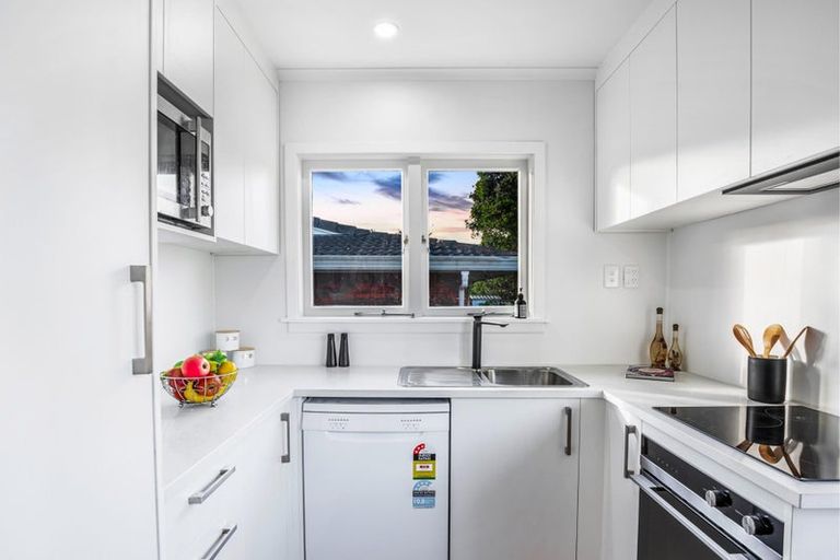 Photo of property in 2/32 Kereru Street, Henderson, Auckland, 0612