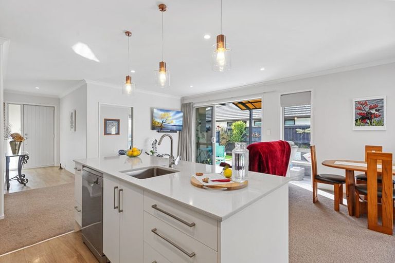 Photo of property in 77 Sandhurst Drive, Papamoa Beach, Papamoa, 3118