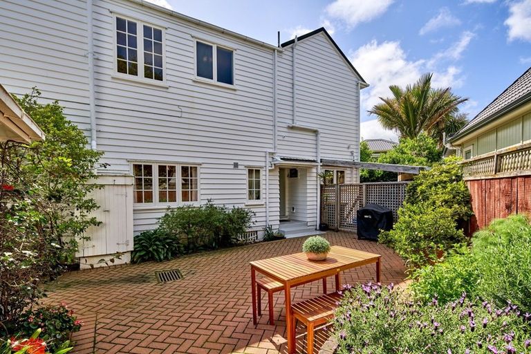 Photo of property in 2 Hautana Square, Woburn, Lower Hutt, 5010