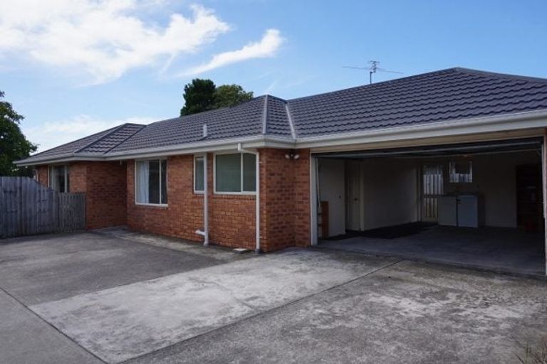 Photo of property in 2/80 Middlepark Road, Sockburn, Christchurch, 8042