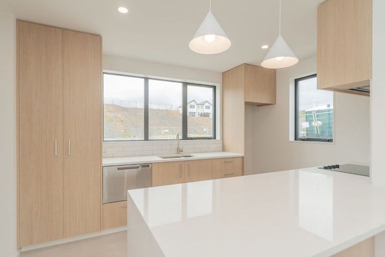 Photo of property in 32 Turtleback Avenue, Whitby, 5024