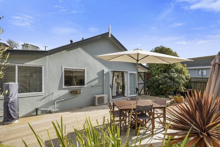 Photo of property in 23 Greenacres Street, Macandrew Bay, Dunedin, 9014