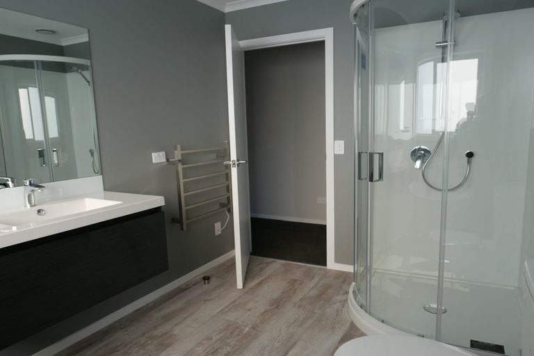 Photo of property in 32 Koru Loop, Paraparaumu, 5032