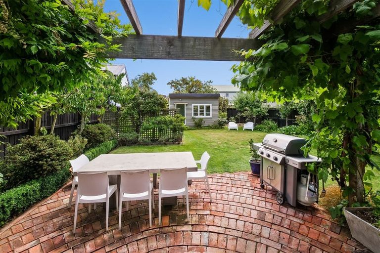 Photo of property in 51 Hawkesbury Avenue, St Albans, Christchurch, 8014