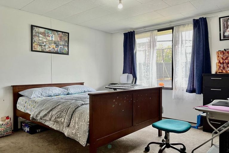 Photo of property in 15 Kotinga Avenue, Glen Eden, Auckland, 0602