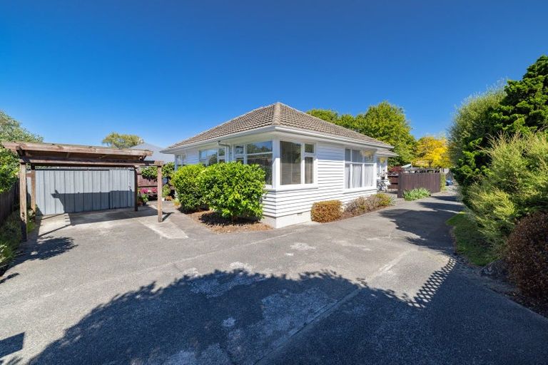 Photo of property in 48 Staveley Street, Avonhead, Christchurch, 8042