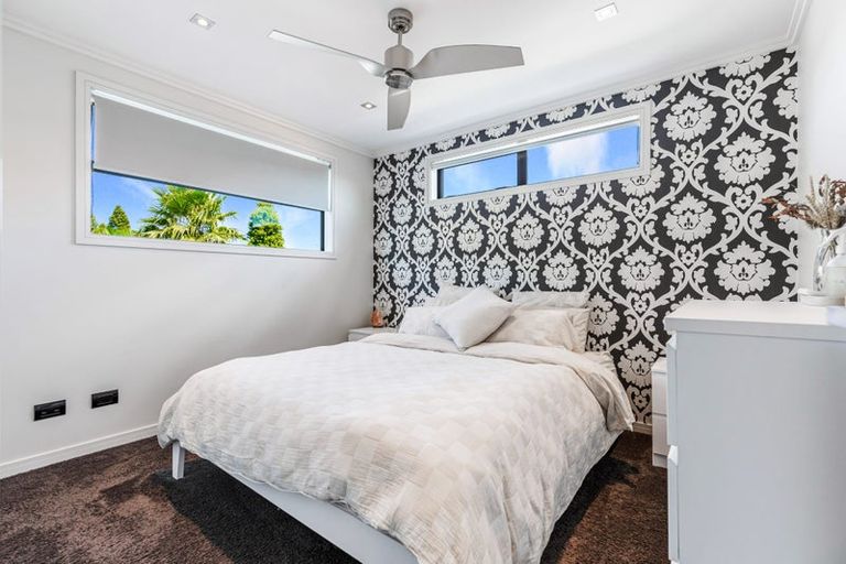 Photo of property in 3 Mansion Court, West Harbour, Auckland, 0618