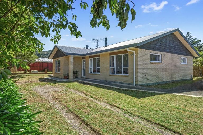 Photo of property in 3 Ipswich Grove, Wainuiomata, Lower Hutt, 5014