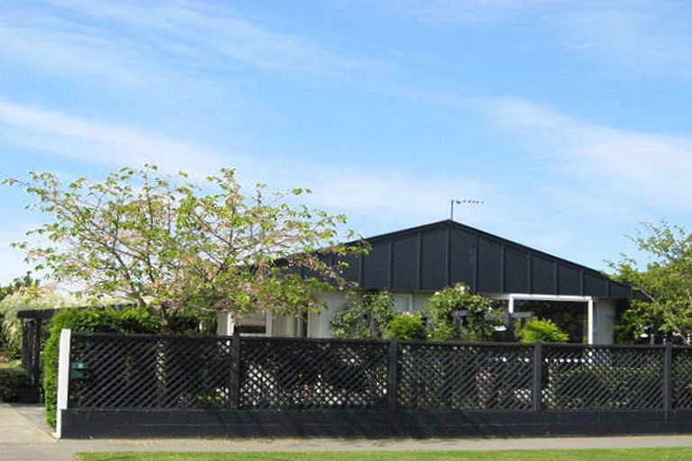 Photo of property in 34 Ambleside Drive, Burnside, Christchurch, 8053