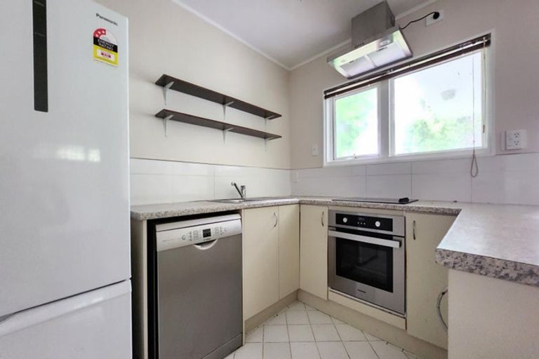 Photo of property in 2/3 Torwood Road, Khandallah, Wellington, 6035