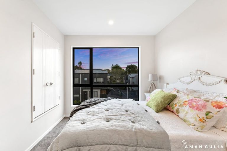 Photo of property in 3 Don Oliver Lane, Glen Eden, 0602