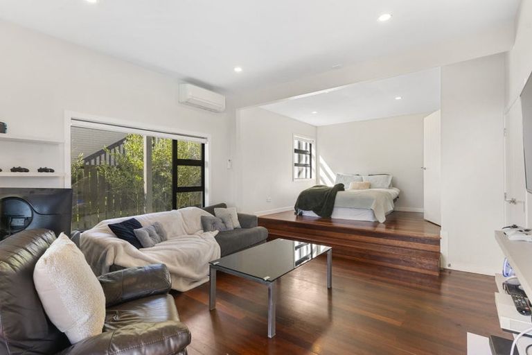 Photo of property in 12 Hyde Road, Rothesay Bay, Auckland, 0630