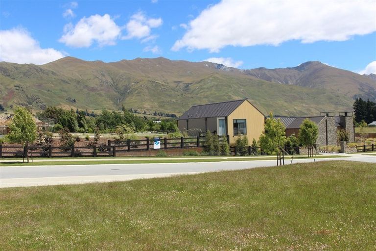 Photo of property in 13 Deans Drive, Wanaka, 9305